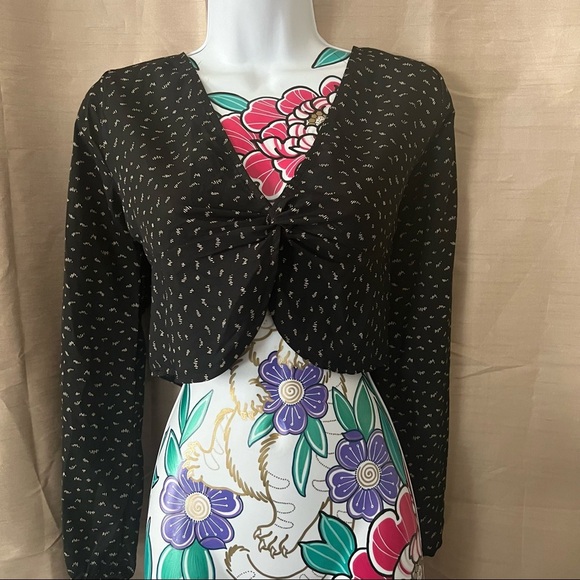 7 Day Wknd Black Long Sleeve Crop Twisted Front Blouse - Picture 1 of 4